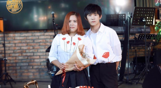 易烊千玺妈妈综艺首秀曝光 易烊千玺妈妈照片颜值超高