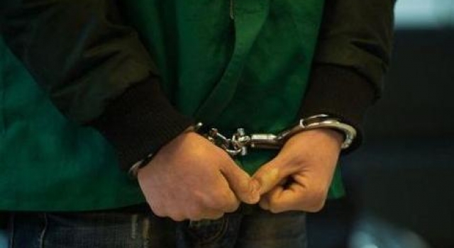 儿子亲眼目睹母亲因欠债被11人凌辱 刺死1人被判无期