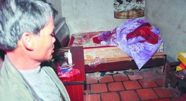 男子20多刀刺死结婚16年的妻子 15岁女儿全程目睹