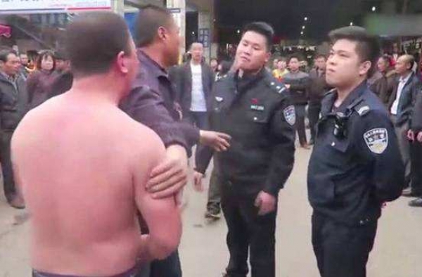 猖狂夫妻！女子为帮丈夫出头打警察现已被刑拘