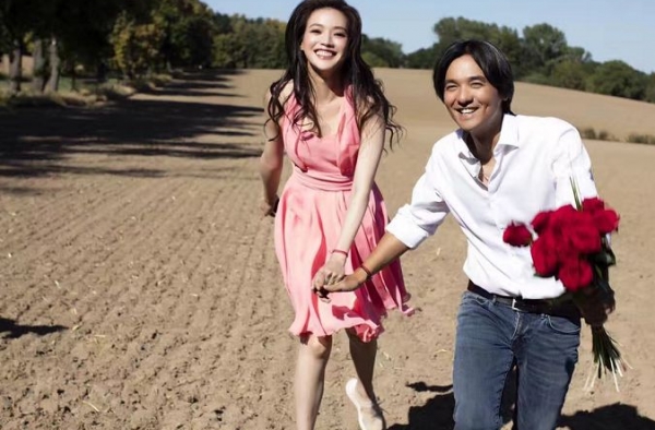 舒淇冯德伦婚后罕见秀恩爱 上演妇唱夫随