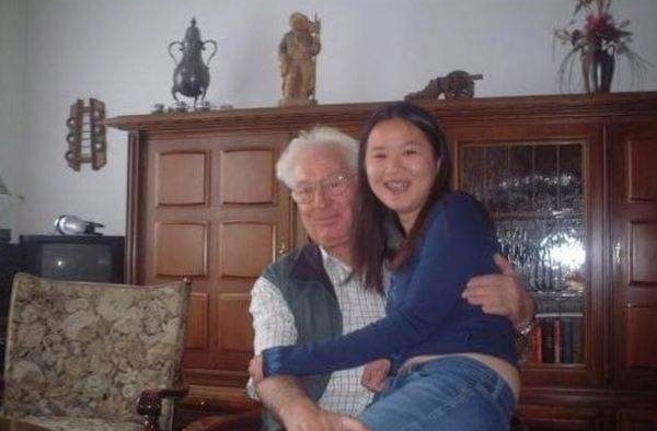 好一场忘年恋 50岁老板与美女"闪婚闪离"最终人财两空