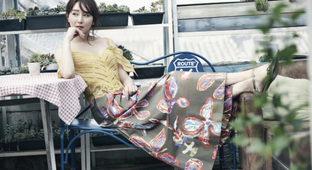 高小琴变身花房姑娘 胡静人比花俏