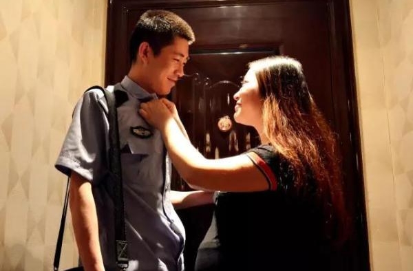 暖心！警嫂发帖为夫请假：我爱他 也爱他身上的警服