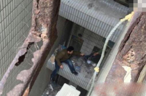 苦劝17小时 轻生男子仍从24楼跳下不幸身亡