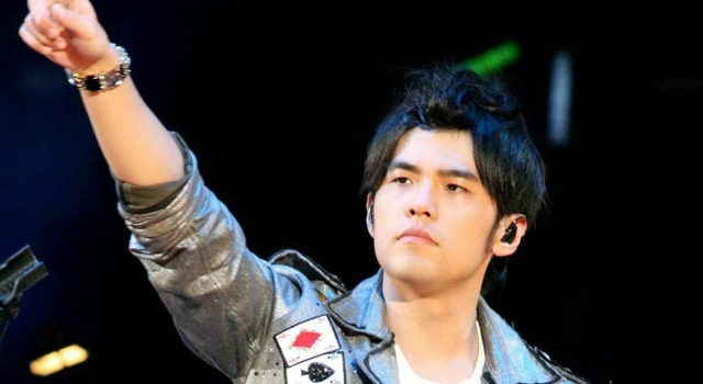 周杰伦演唱会怒斥保安:滚出去！