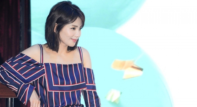 刘涛“强吻”小包总杨烁 欢乐颂四美睡衣趴性感亮相