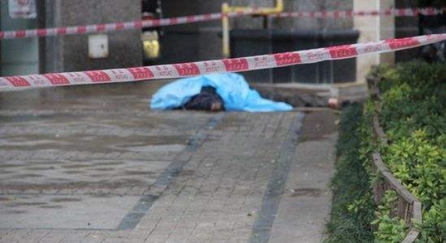 17岁男孩与同事起争执 躲进老板办公室后不幸坠亡
