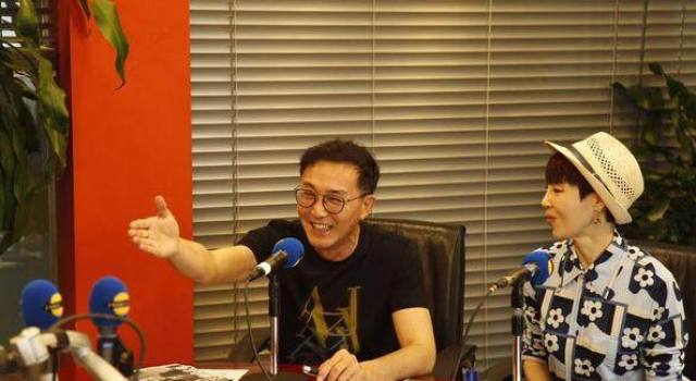 达康书记与夫人520撒狗粮 夫妇诠释好夫妻生活
