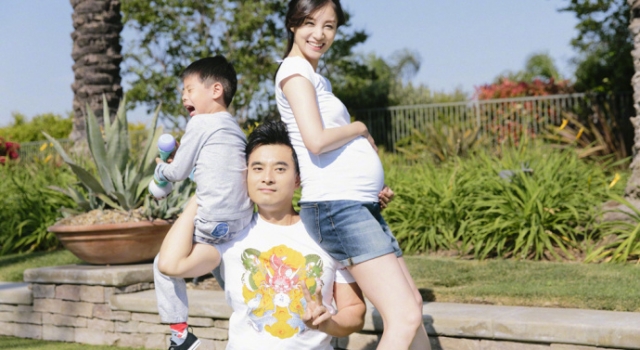 陈龙章龄之二胎曝光 一家四口同框搞怪过六一