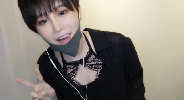 赵本山女儿晒新发型 网友:内衣满分