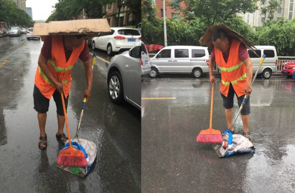 河南环卫工头顶废纸皮 在暴雨中清扫垃圾