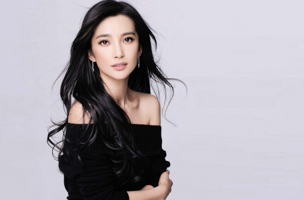 李冰冰被翻译抢镜 有了小男友李冰冰怀孕了吗