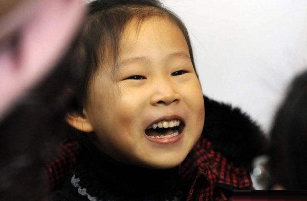小沈阳女儿近照曝光 眉眼清明身材修长苗条