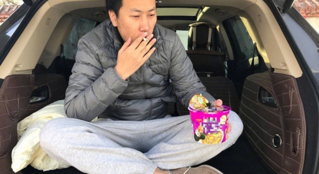 男子偷老婆双11购物钱买车 网友：以后和车过没毛病
