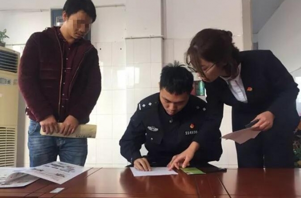 弃婴被接回 父亲忏悔