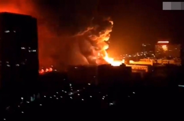 武汉电子厂起火爆炸怎么回事？现场火光冲天