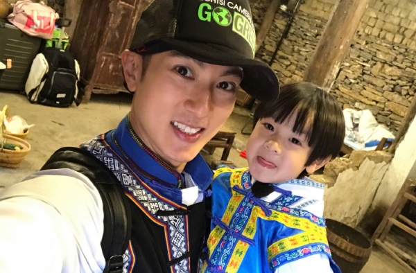 吴尊老婆带Max逛商场 长相至今没曝光令人好奇