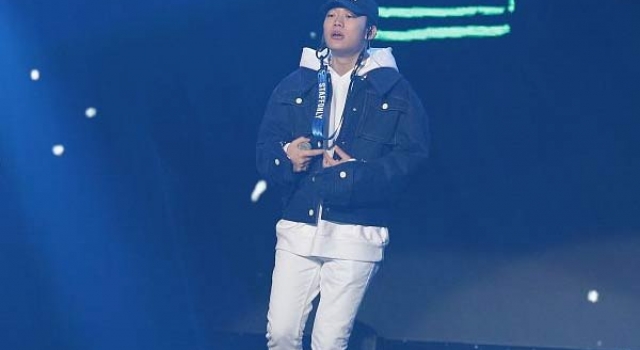 Pgone回应与李小璐过夜 亲自发声明只为他们不受委屈