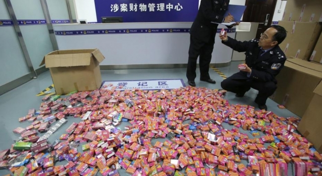 警方查获170万个假安全套 这样的安全套你还敢用吗？