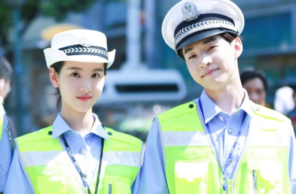 陈都灵疑公开恋情 陈都灵手机屏保里的刘宪华是男友？