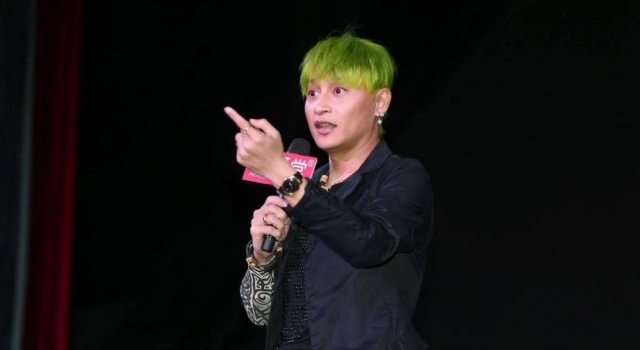 陈志朋晒还珠剧照遭网友谩骂 为此陈志朋微博怒骂网友