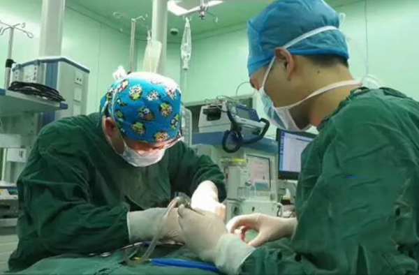 一条朋友圈救了一条命 1603公里抢救死亡边缘的孩子