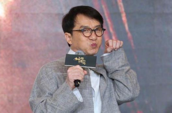 成龙批年轻演员引关注 希望做一个被历史记得的电影人