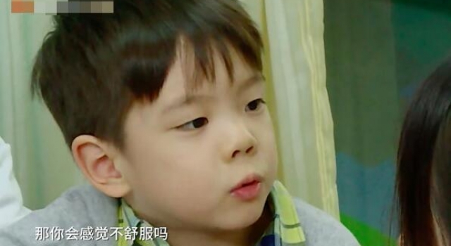 暖男嗯哼成长全过程曝光 霍思燕平等关系育儿方式被赞