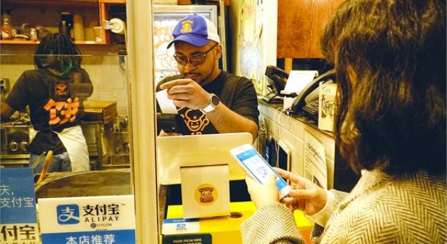 会用支付宝月入3万 网友：又想骗我去收银
