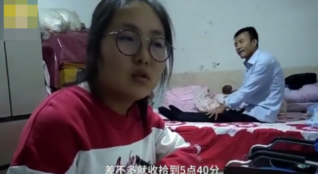 大学考到哪就把他带到哪 女孩照顾瘫痪父亲成顶梁柱