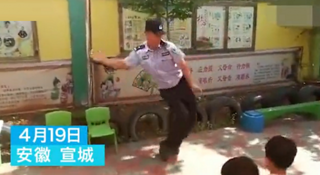 民警狂扭霹雳舞宣传法规 网友：被警察工作耽误的舞者