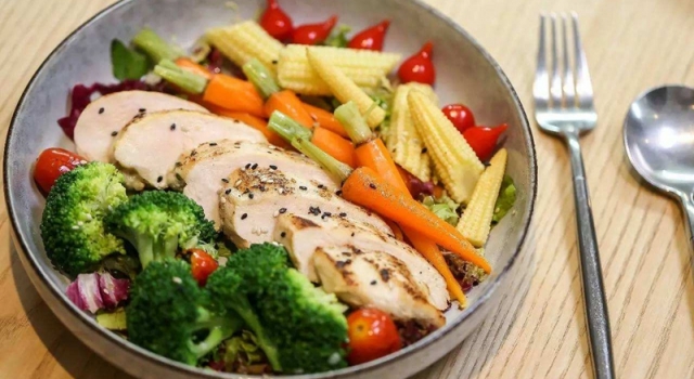 1天吃5餐健身成金刚 想要有肌肉饮食要跟上