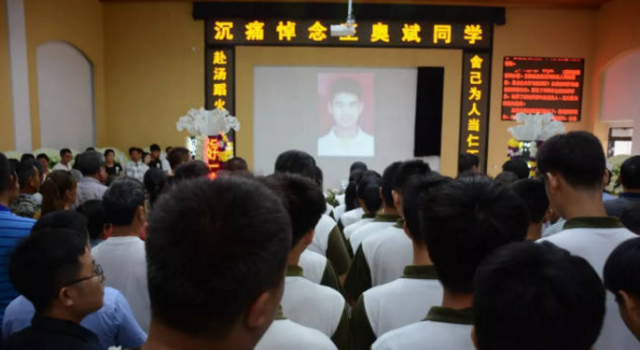 男生救同班落水女生自己遇难 生命永远定格在18岁