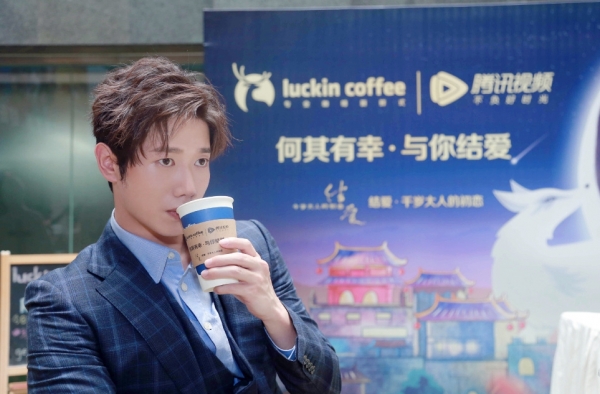 结爱千岁大人的初恋宽永穿搭 这是一只爱穿西装的狐狸