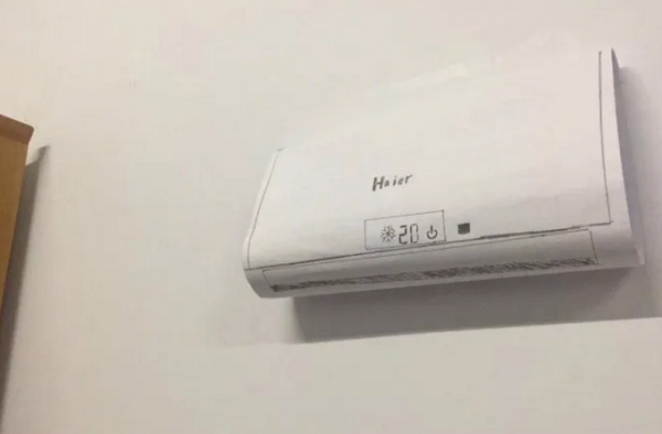 寝室空调假装很凉快 炎热并不能限制同学们的想象力