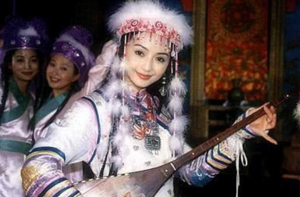 《还珠格格》演员现状 含香走了尔泰妖了 而他事业回春