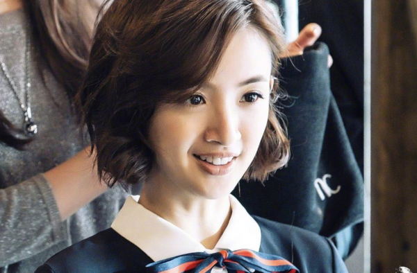 林依晨晒素颜自拍，不老容颜引人嫉妒