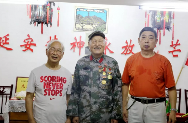 几十名老将聚集百步亭忆往昔，喜迎新八一温故峥嵘岁月稠