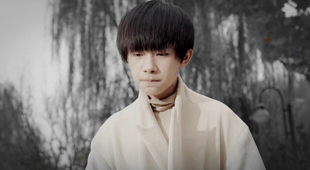 易烊千玺献荧幕初吻，发文别跟现场偷拍