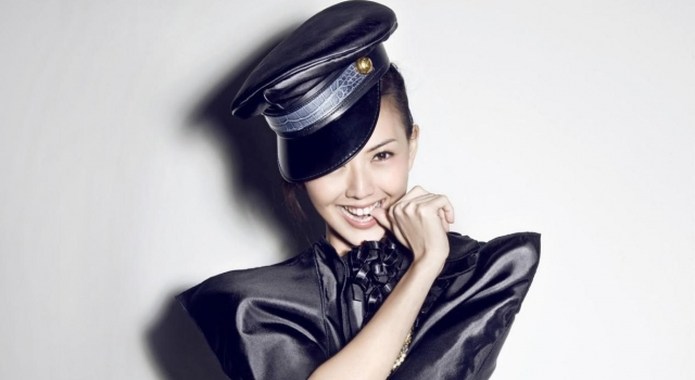 孙燕姿宣布喜得女儿侧颜曝光，状态极佳满脸幸福