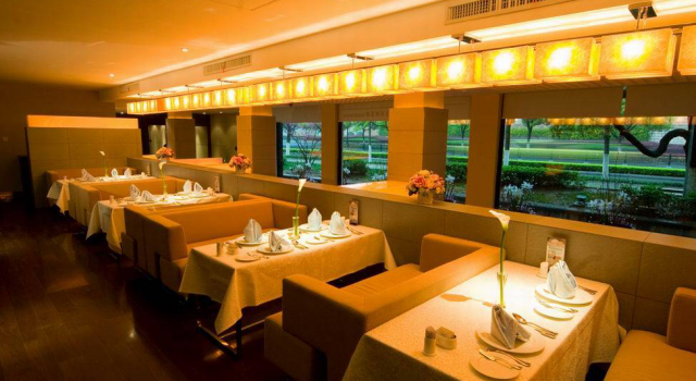 节日必定少不了用餐，七夕节如何选定餐厅如何点餐呢