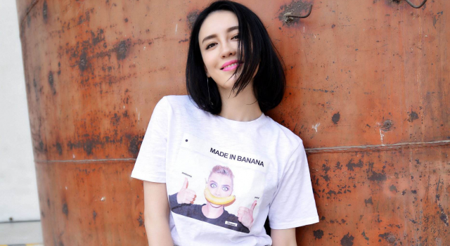女星吃减肥药竟引发疾病 坐轮椅进医院看病
