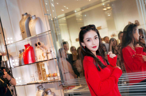 倪妮生日Angelababy为其庆生 究竟是真姐妹还是塑料情
