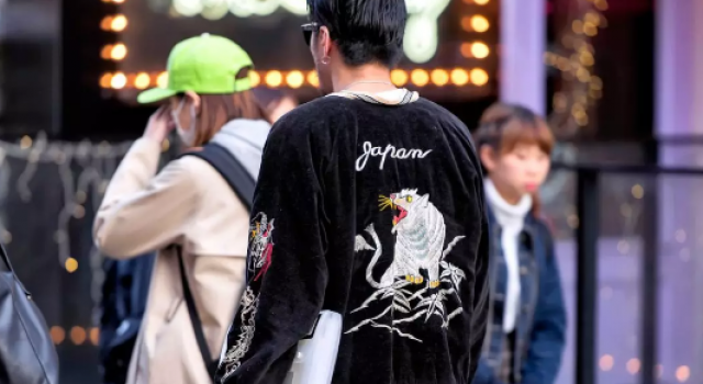 横须贺夹克回潮走一波，潮流经典穿搭出别样东方韵味