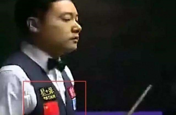 丁俊晖挪广告获赞，比赛时仍然心系国家，真棒棒！