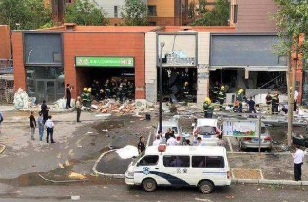 沈阳烧烤店爆炸（图） 现场惨不忍睹,一名女子当场死亡
