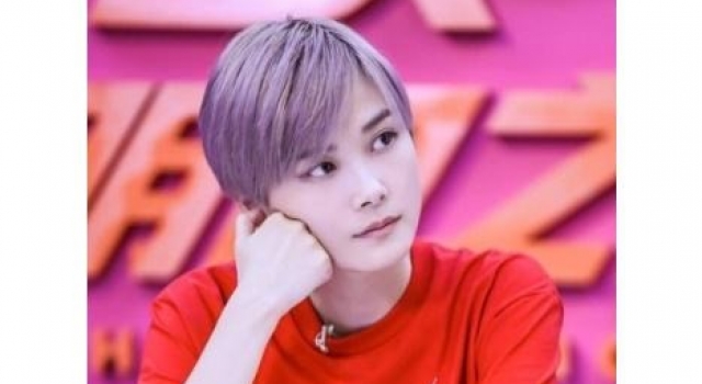 李宇春《明日之子》录制现场险被男粉丝强吻，吓人