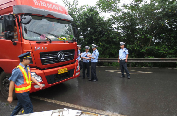 交警卖路条，将执法做成了生意知法犯法理应重罚