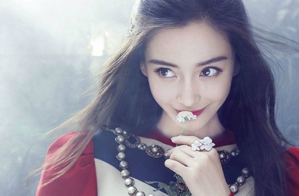 Angelababy身穿19世纪复古服装韵味十足 获奥斯卡艺术指导大赞